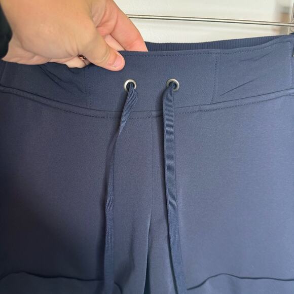 Athleta Midtown 4” Navy Blue Drawstring Cuffed Shorts Size XS - Picture 4 of 8